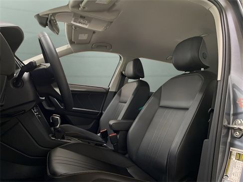 Used 2022 Volkswagen Tiguan SE image 17