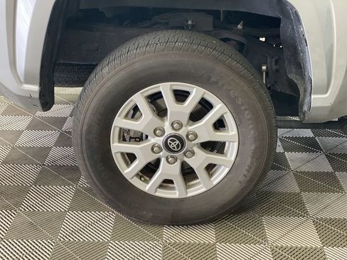 Used 2024 Toyota Tacoma SR5 AWD/4WD image 18