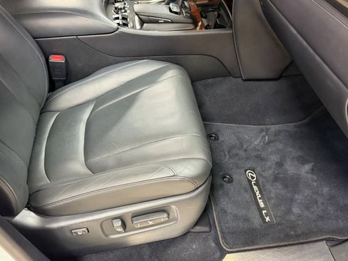 Used 2016 Lexus LX 570 4WD w/ Luxury Package image 26