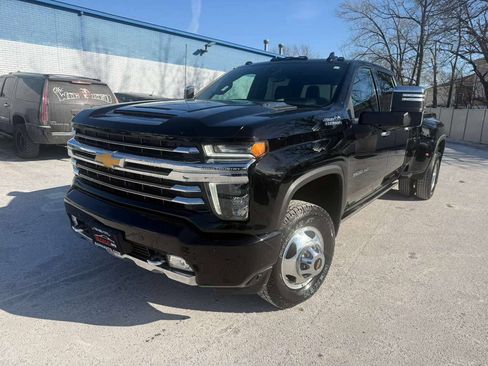 Used 2023 Chevrolet Silverado 3500 High Country image 2
