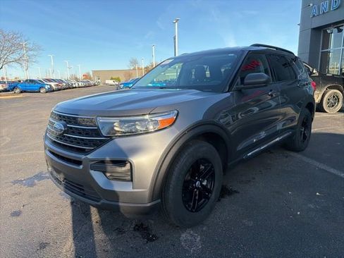 Certified 2022 Ford Explorer XLT image 2