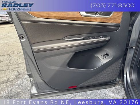 Used 2025 Volkswagen Atlas SE image 14