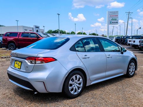 Used 2021 Toyota Corolla LE FWD image 6