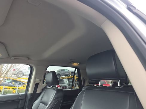 Used 2024 Ford Expedition XLT image 28