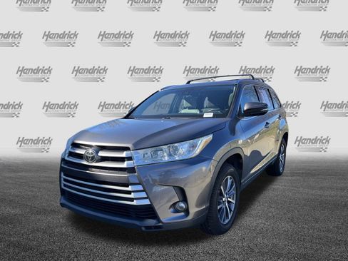 Used 2017 Toyota Highlander XLE image 5