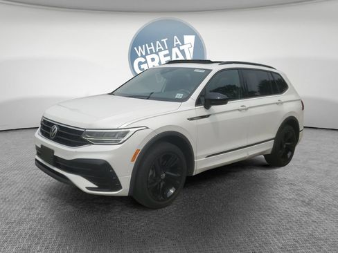 Used 2023 Volkswagen Tiguan SE R-Line AWD/4WD image 8