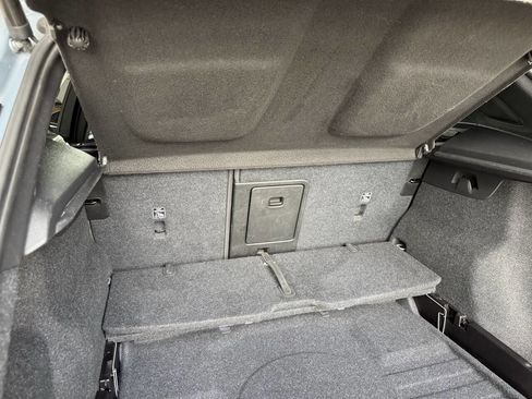 Used 2021 Volvo XC40 T5 Momentum image 19