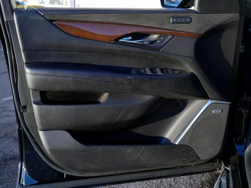 Used 2020 Cadillac Escalade Luxury image 20