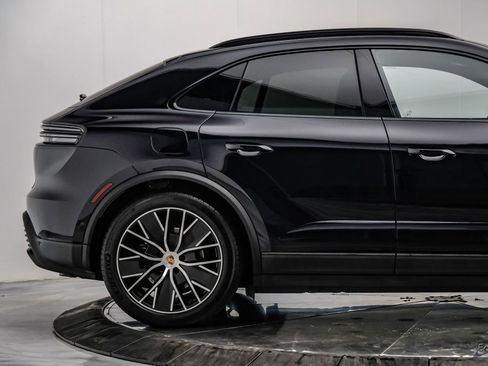Used 2025 Porsche Macan 4 Electric AWD/4WD image 20