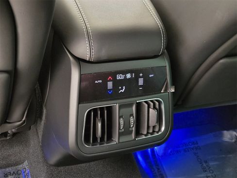 New 2025 Maserati Grecale Modena image 16