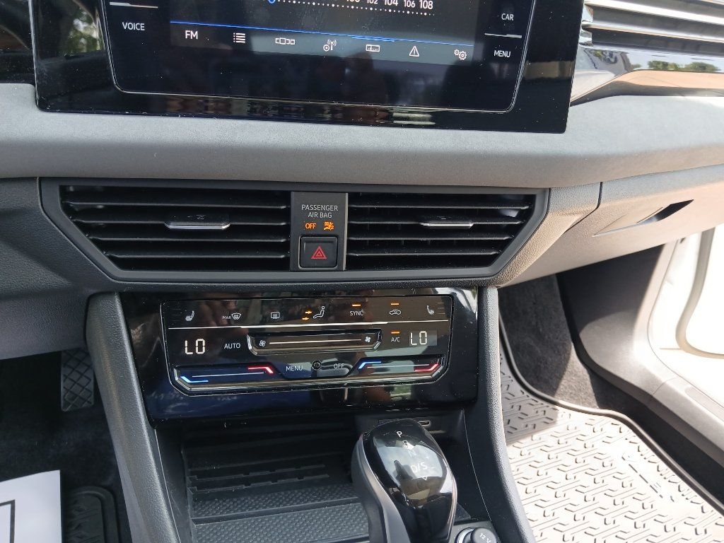 Certified 2025 Volkswagen Jetta SE w/ Sunroof Package FWD image 16