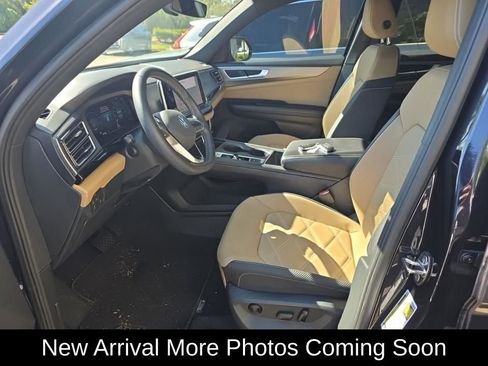 Used 2024 Volkswagen Atlas Cross Sport SE image 2