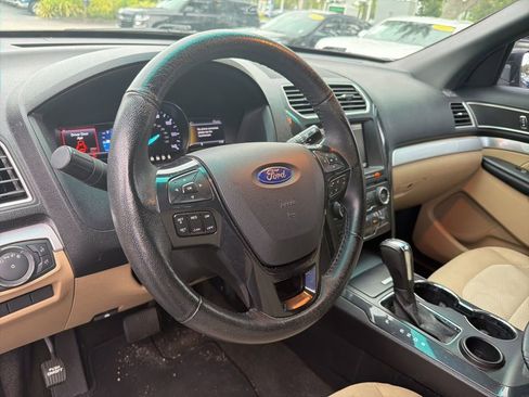 Used 2016 Ford Explorer XLT w/ Equipment Group 201A image 9