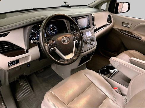 Used 2020 Toyota Sienna XLE w/ XLE Navigation Package AWD/4WD image 12