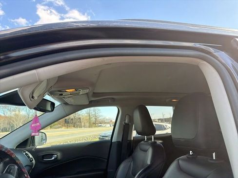 Used 2019 Jeep Compass Limited AWD/4WD image 8