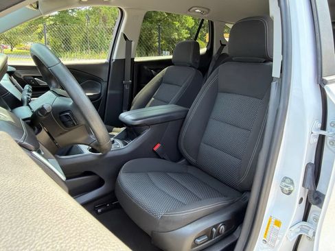 Used 2023 GMC Terrain SLE w/ Driver Convenience Package FWD image 21