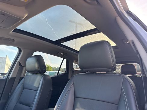 Used 2022 GMC Terrain SLT w/ Elevation Edition AWD/4WD image 8