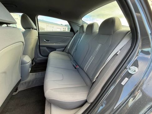 Used 2024 Hyundai Elantra SEL image 17