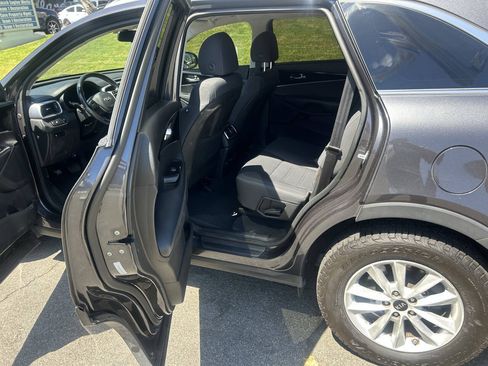 Used 2019 Kia Sorento FWD w/ LX Convenience Package image 10