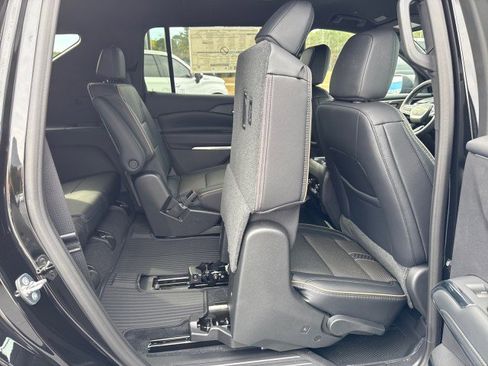 New 2026 Chevrolet Traverse High Country w/ LPO, Floor Liner Package image 17