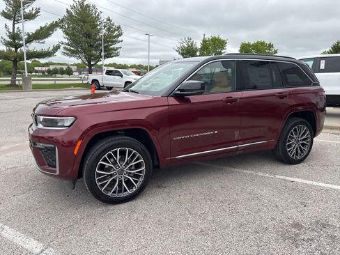 New 2026 Jeep Grand Cherokee Summit AWD/4WD image 15