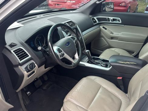 Used 2015 Ford Explorer XLT w/ Equipment Group 202A AWD/4WD image 9