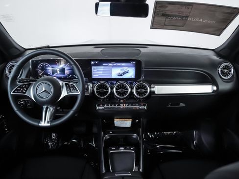 New 2025 Mercedes-Benz GLB 250 250 4MATIC image 9