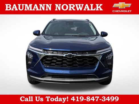 Used 2024 Chevrolet Trax LT w/ Driver Confidence Package FWD image 2