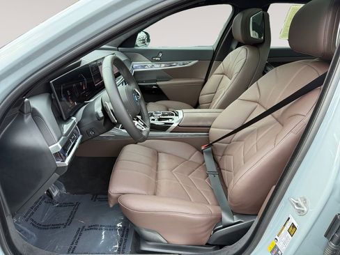 Certified 2026 BMW 750e xDrive AWD/4WD image 9