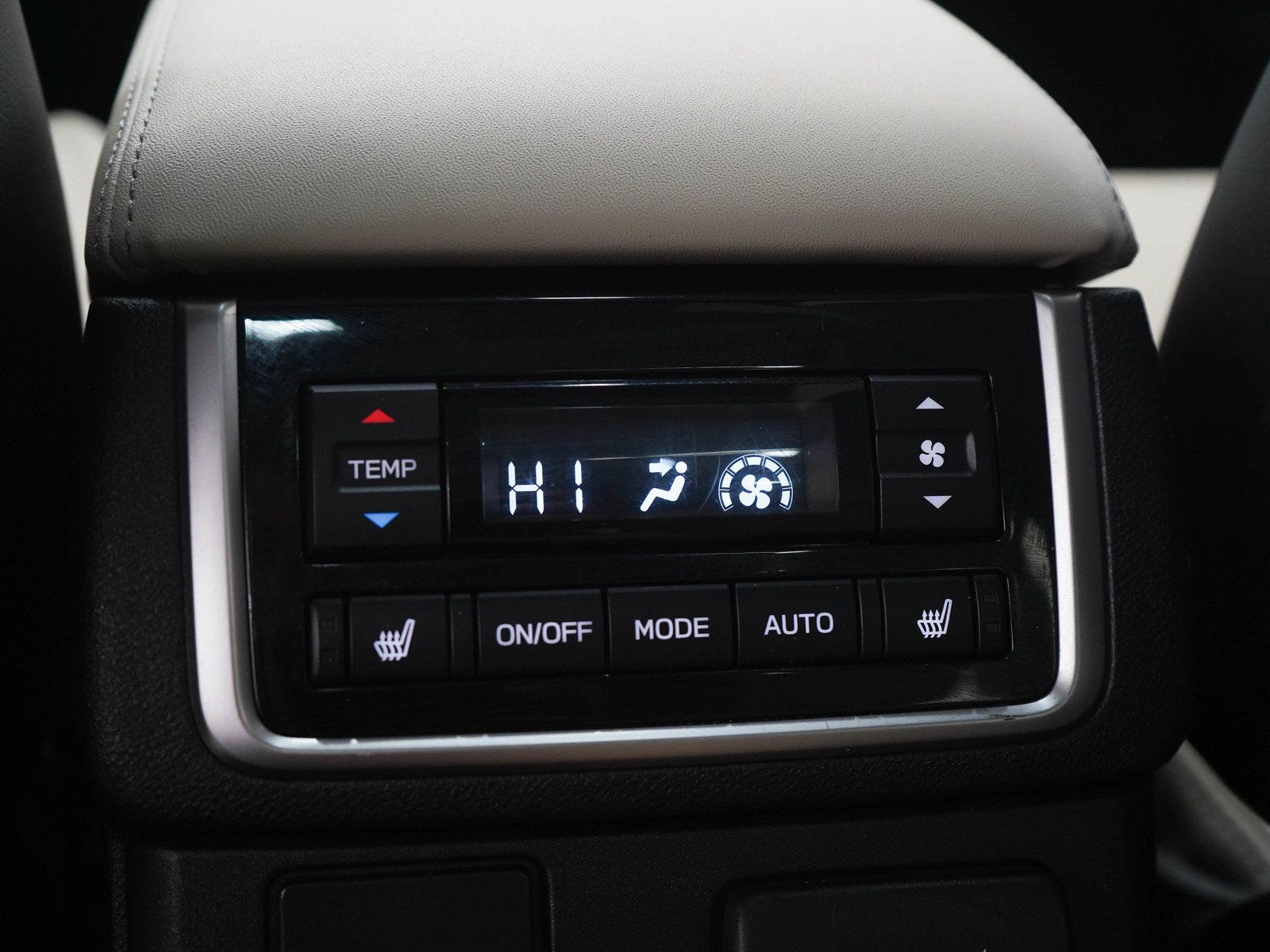 Used 2022 Subaru Ascent Limited w/ Technology Package AWD/4WD image 17