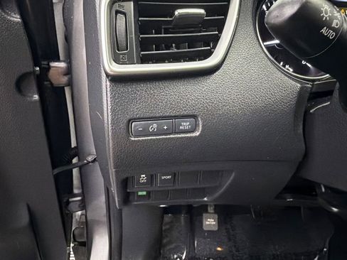Used 2016 Nissan Rogue SV FWD image 30