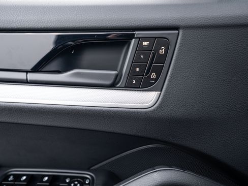 Certified 2026 Porsche Cayenne AWD/4WD image 19