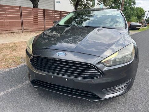 Used 2017 Ford Focus SE FWD image 6