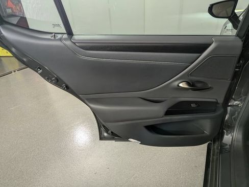 Used 2025 Lexus ES 350 w/ ES 350 Ultra Luxury Package FWD image 15