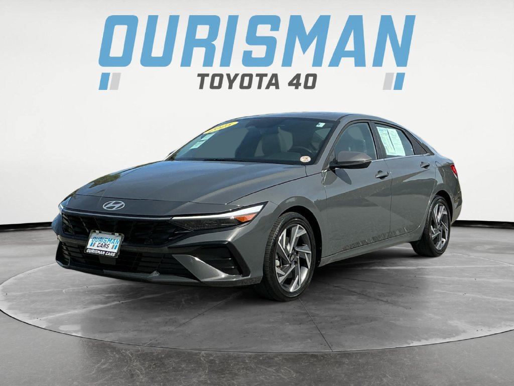 Used 2025 Hyundai Elantra Limited FWD image 3