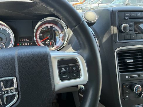 Used 2014 Dodge Grand Caravan SXT w/ UConnect Hands-Free Group FWD image 18