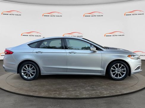 Used 2017 Ford Fusion SE FWD image 6