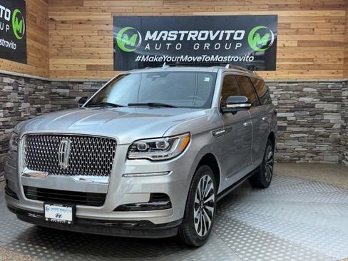 Used 2024 Lincoln Navigator Reserve AWD/4WD image 3