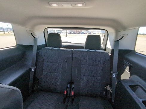 Used 2023 GMC Acadia SLE w/ Driver Convenience Package image 12