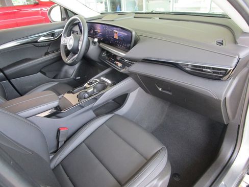 Used 2025 Buick Envision Preferred AWD/4WD image 27