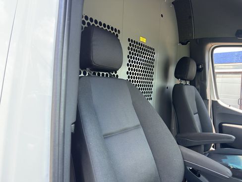 Used 2023 Mercedes-Benz Sprinter 2500 image 14