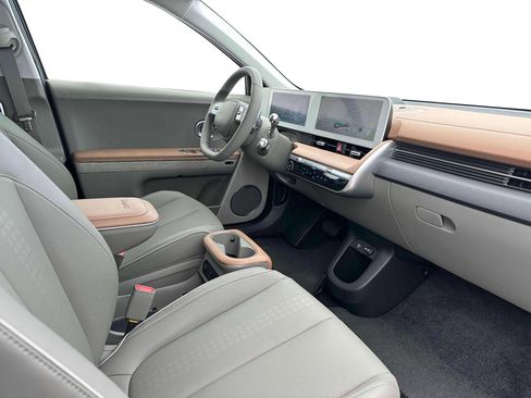 Used 2024 Hyundai Ioniq 5 Limited image 15