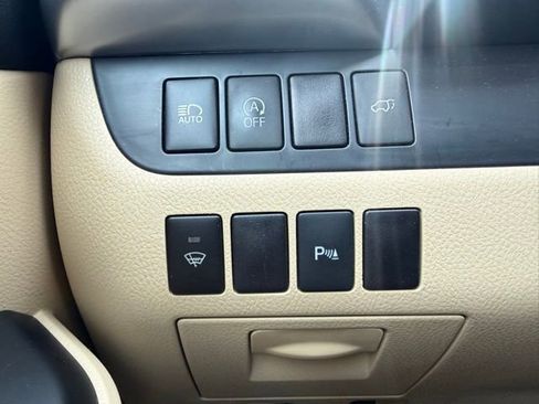 Used 2017 Toyota Highlander Limited image 16