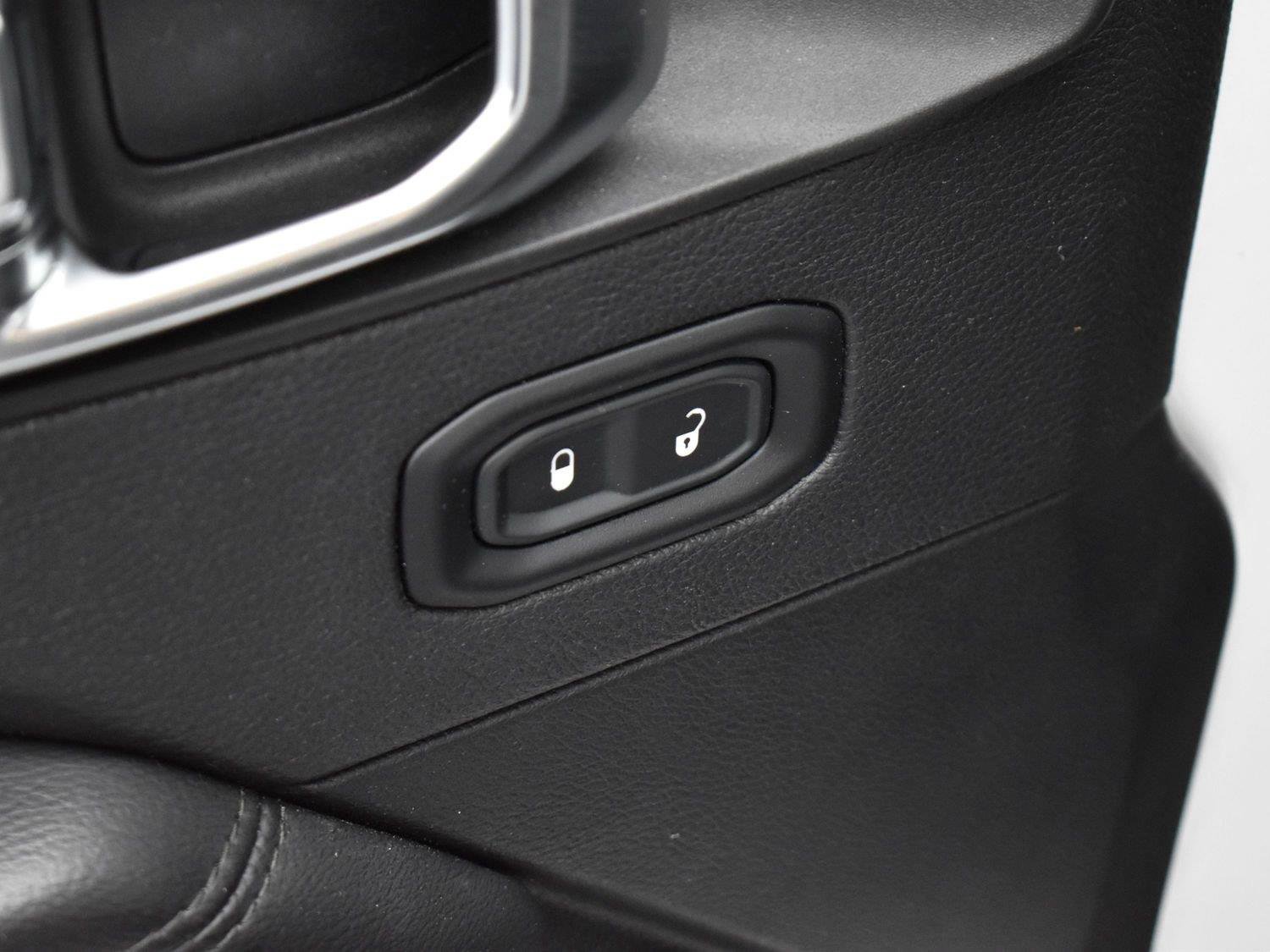 Used 2020 Jeep Wrangler Unlimited Sahara AWD/4WD image 11