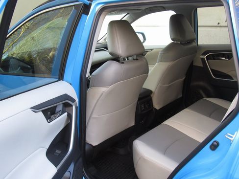 Certified 2021 Toyota RAV4 XLE Premium image 14