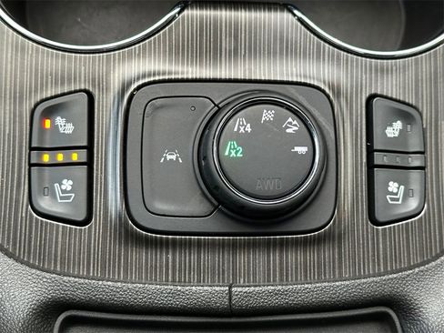 Used 2022 GMC Acadia SLT w/ Elevation Edition image 31