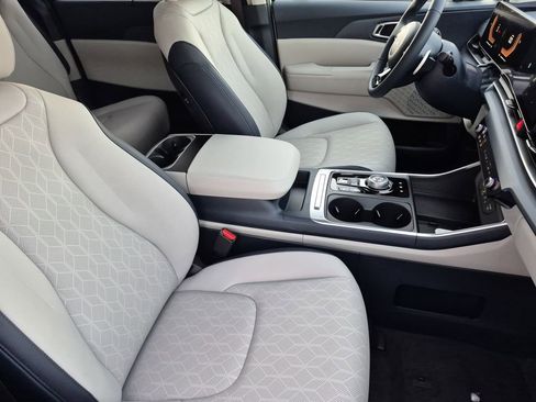 New 2026 Kia Carnival EX image 15