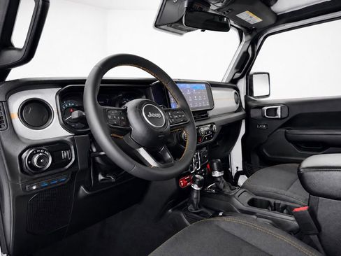 Used 2024 Jeep Wrangler Unlimited AWD/4WD image 13
