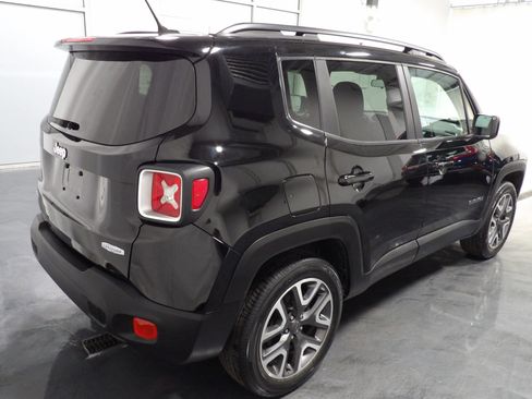 Used 2017 Jeep Renegade Latitude w/ Cold Weather Group AWD/4WD image 4