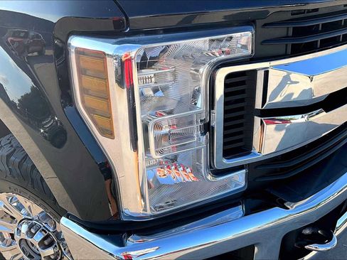 Used 2019 Ford F250 XLT w/ XLT Premium Package AWD/4WD image 28